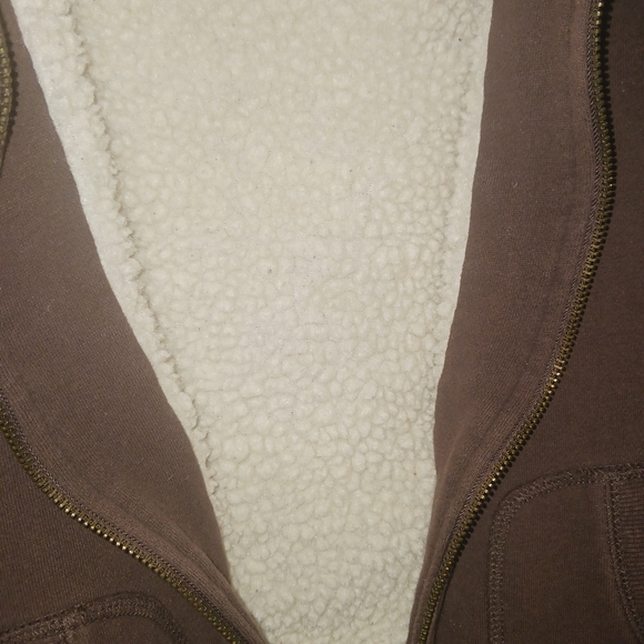 Cozy Brown Women's Sweater with Embroidered Detail - Picture 5 of 6